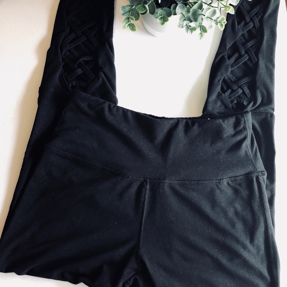 Black Peek-A-Boo Yoga Leggings